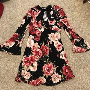 Floral dress with bell sleeves 💃🏻